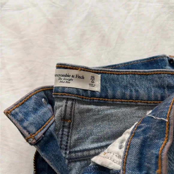Abercrombie Mid-Rise Straight Jeans - Picture 3 of 5
